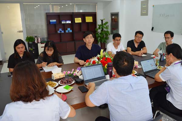 球友会部分员工会议进行中